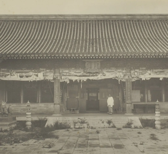 晚清末年紫禁城老照片破旧残缺的储秀宫席地而睡的老太监