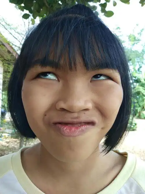 今天我想和大家探讨一个颇具争议的话题:为什么有的女人很丑,但老公很