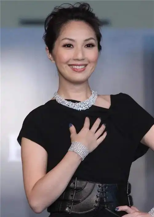 杨千嬅代言费用,杨千嬅代言多少钱,杨千嬅代言价格,杨千嬅经纪人电话