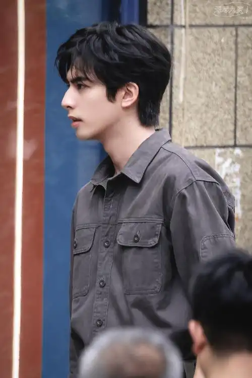 超话swl#宋威龙七根心简#真的迷晕掉09好优越的侧脸99@宋威龙99