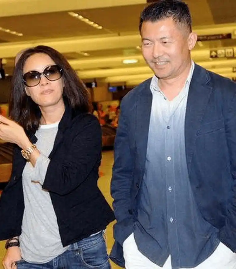 你是谁的孩子?"那英听到这话,顿时气得饭都吃不下了.