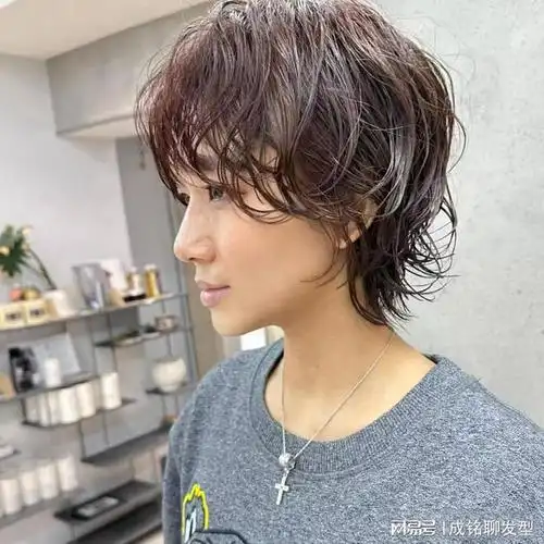 想烫头发,冷烫和热烫有啥区别?哪种方法效果比较好?