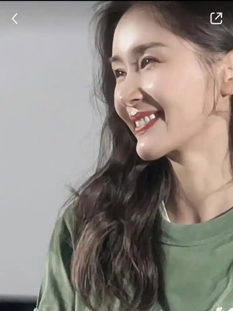 王子文的下巴应该是整过,生图特别明显!