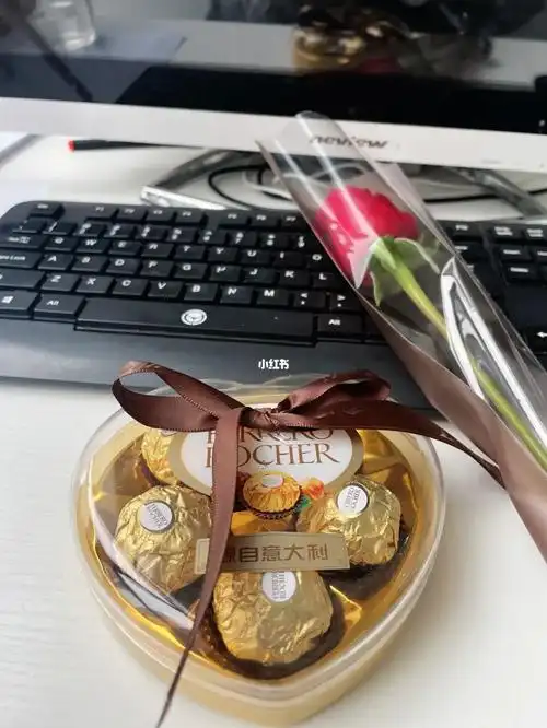 公司发的情人节礼物假装自己有情人