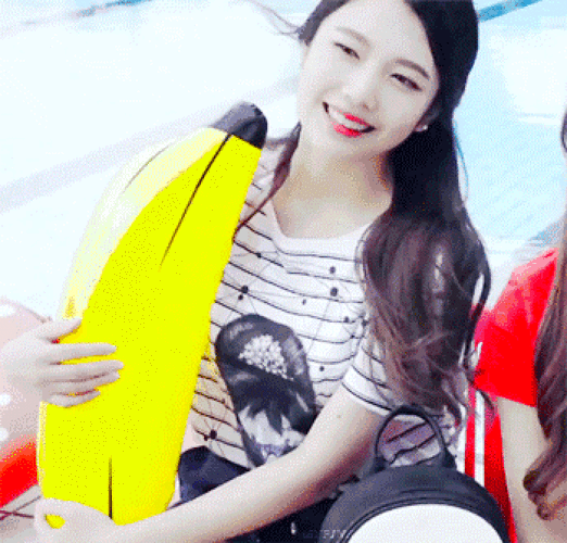 朴秀荣gif微笑gif歪头gif少女gif微风gif