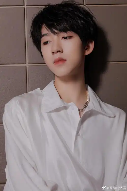 令人惊艳的明星清冷感#贺峻霖