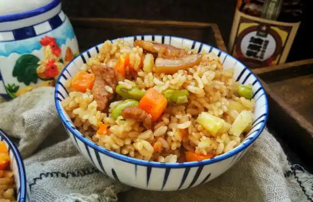 懒人最爱的3种电饭锅焖饭,饭菜一锅齐活,多余的碗都不用洗