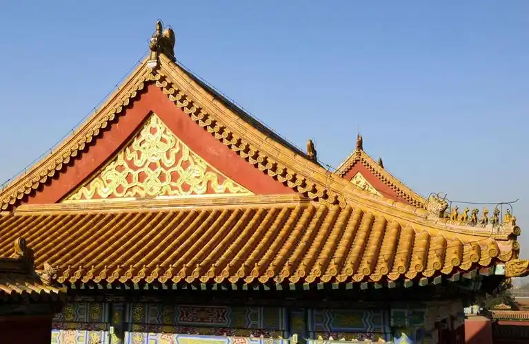 在紫禁城九千间房屋,每一个院落的考察体验中,在与每位故宫人交谈中