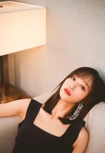 蓝盈莹短发搭出百变造型,"可盐可甜"超好看