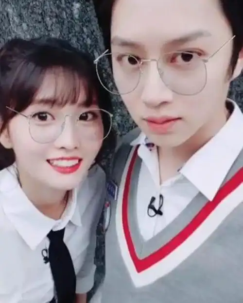 金希澈平井桃momo公开恋情~所属社已承认,撒花~两人相差13岁