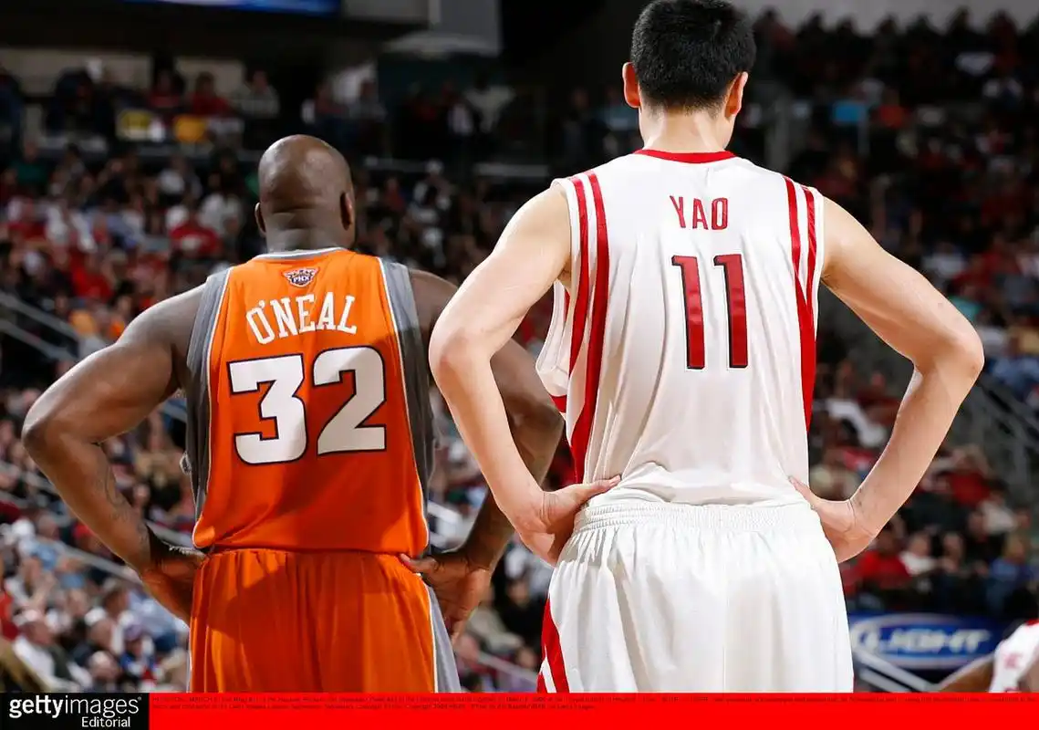 2016年姚明和奥尼尔同时入选nba名人堂,在演讲中,鲨鱼调侃姚明,说道