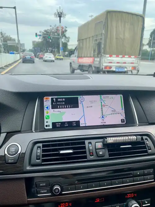 宝马5系f18无损加装carplay保留原系统