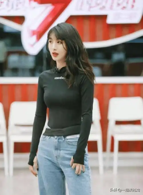 李菲儿的身材比例堪称尤物性感女神