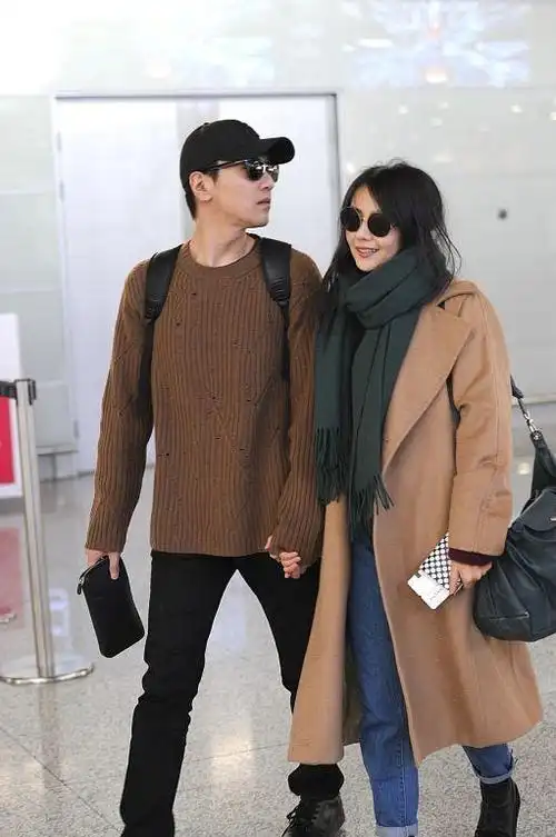 情侣手拉手图片(高圆圆和赵又廷真般配) - 赤虎壹号