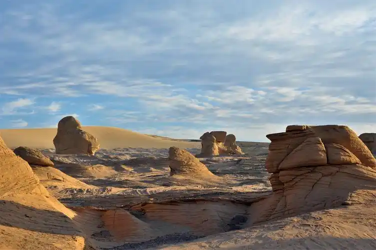 新疆无人区罗布泊(黎明:摄影作品二)