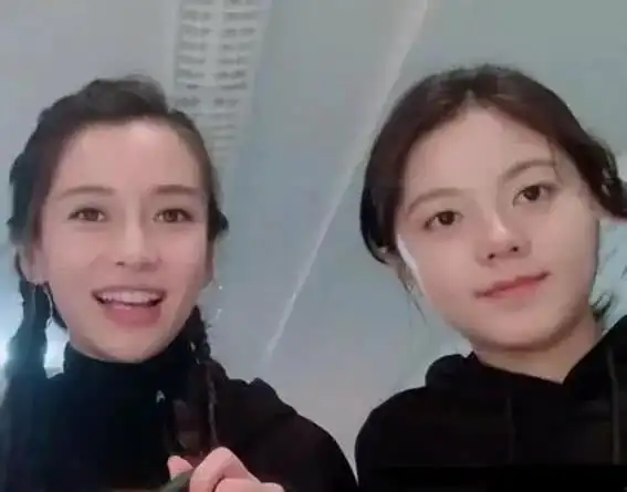 baby和林允赵今麦同框,这个脸真是绝了,网友:合影杀手!