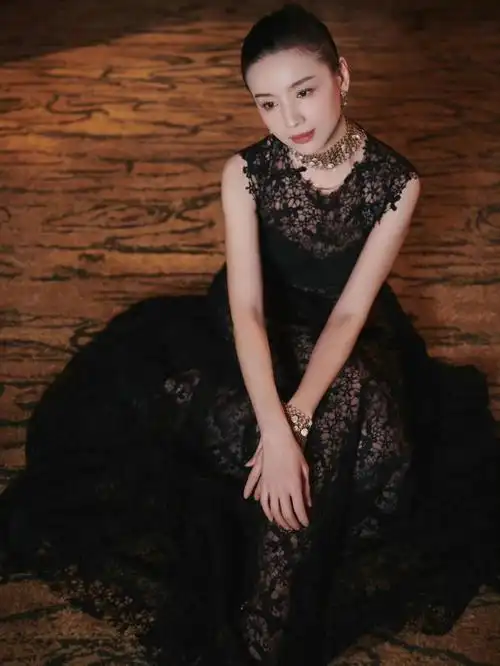 la gioia高级珠宝以丰盈的华丽彰显高贵95与@董洁别致蕾丝礼服相映