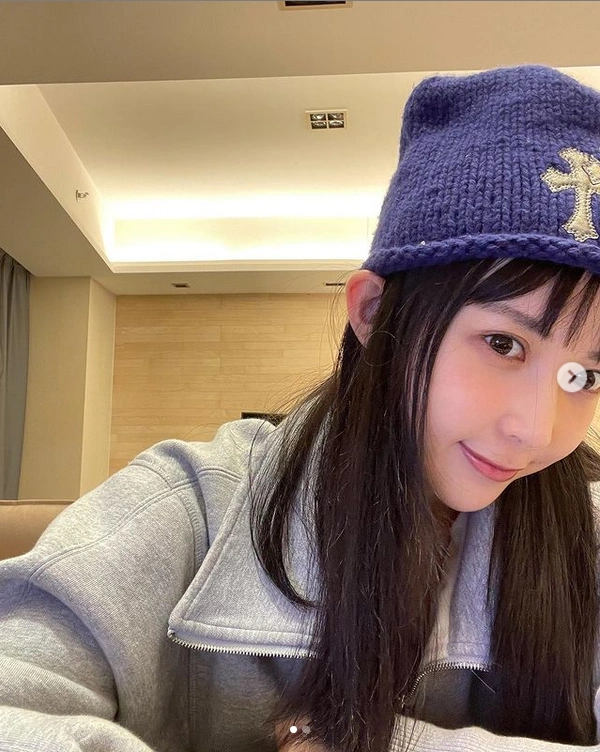 潘玮柏娇妻宣云晒美照换新发型减龄少女感十足