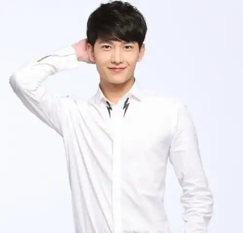 白衬衫图片帅到窒息 秒变史上最帅的游戏大神_内地剧_电视-超级明星