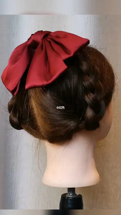 戴蝴蝶结发型漂亮超简单有手就会