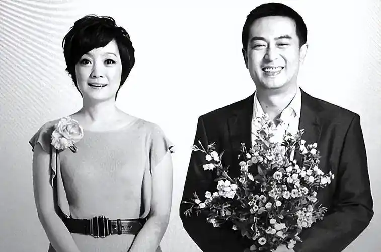 47岁张嘉译全家照:驼背心酸,二婚娶多料影后幸福,女儿可爱_王海燕