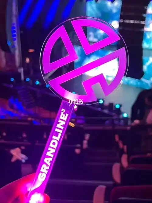 所以我们真的可以拥有官方的小羊蹄应援棒了嘛#张艺兴