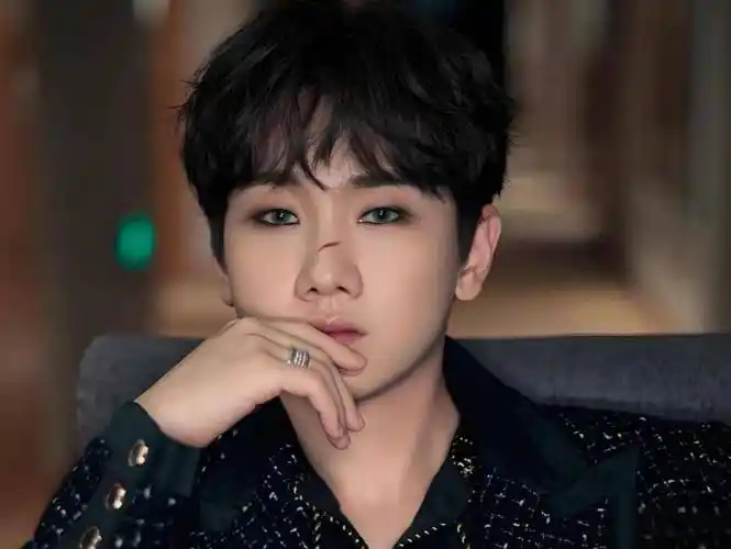 顶流男歌手汪苏泷被曝8天会3女,工作室火速回应_刘大锤_靳梦佳_网友