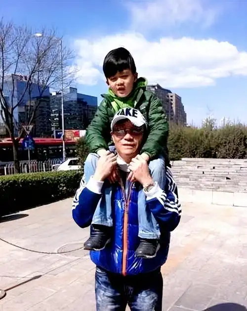 高峰与儿子高兴那英与高峰分手后,带着儿子结婚收获了幸福.