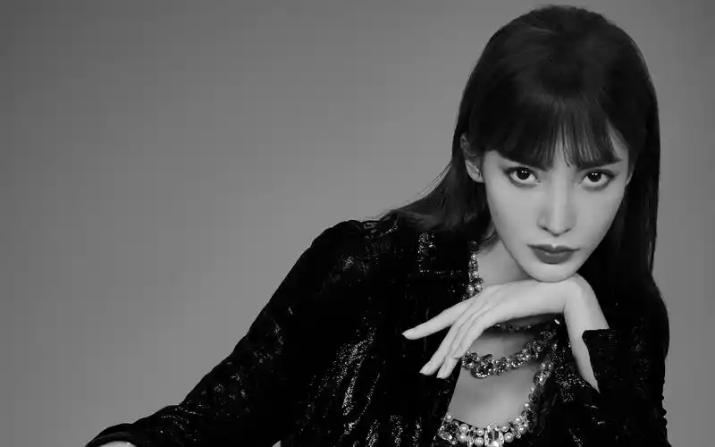 金晨摇滚风酷美高清桌面壁纸