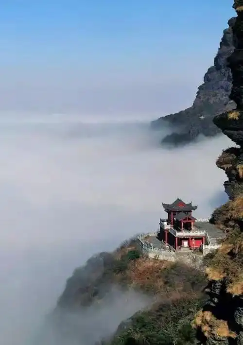 梵净山被称为"贵州第一名山,武陵第一峰",无论是自然风景还是人文景观