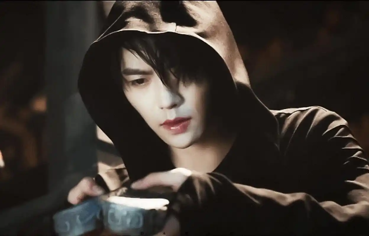 肖宇梁身穿藏袍,梦回《藏海花》中的张起灵!