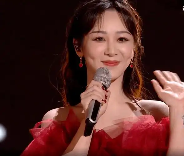 杨紫新剧预告片脸部状态堪忧:脸肿,法令纹深,已不适合演古偶了_问题