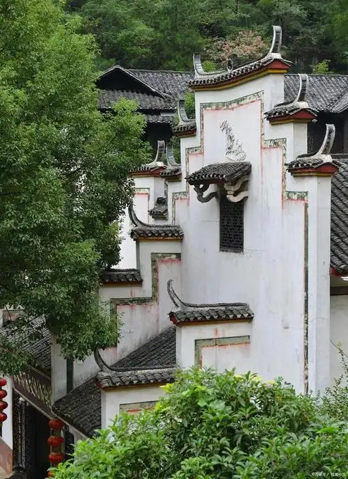 徽派风格建筑的优雅贯穿百年,具有独一无二的气息.