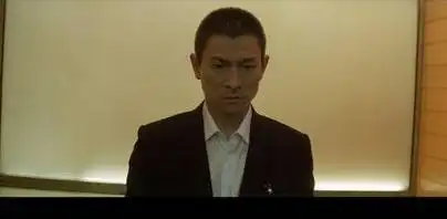 刘德华在无间道留的是什么样的头型无间道1中华仔的发型,当年是比较