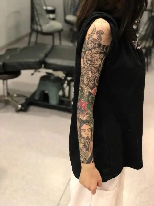 花臂纹身