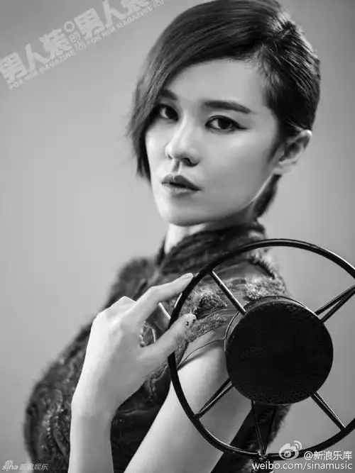 郁可唯《男人装》部分照片一览(10年)