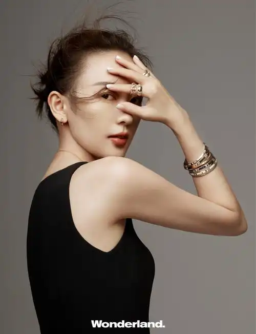 童瑶0811生日快乐##童瑶wonderland封面大片##童瑶心形花卉裙