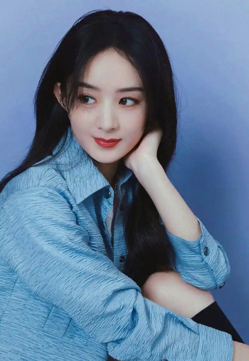 赵丽颖披肩长发配红唇太诱人了,优雅迷人的气质更是韵味十足!