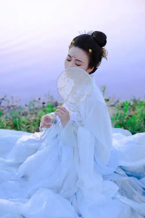 夕阳下湖边/唐风齐胸汉服