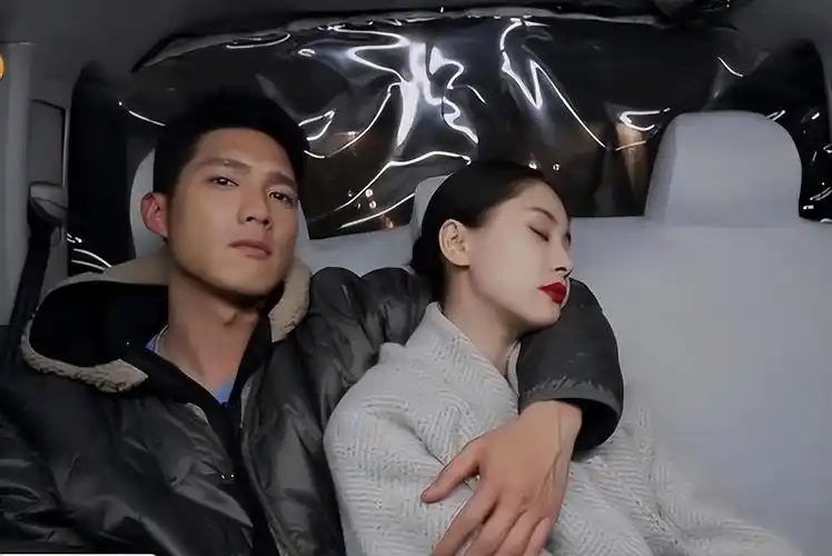 回顾王子文儿子生父是谁被曝是圈内大佬冯小刚见了都叫爷