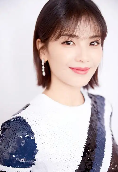 刘涛剪摩卡波波头小方脸变瓜子脸,美呆了,为何你剪短发秒变大妈