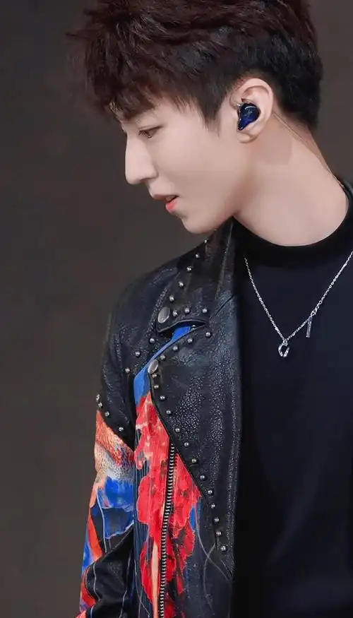 青春少年王俊凯帅气魅力写真