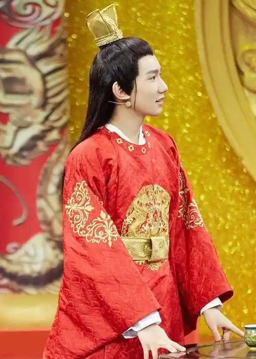 王源你这一身造型好帅,小鲜肉很适合古装哦,帅气_色调_感觉_人们