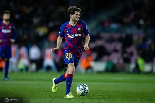 罗贝托:在电视上看经典比赛,有想去踢球的冲动