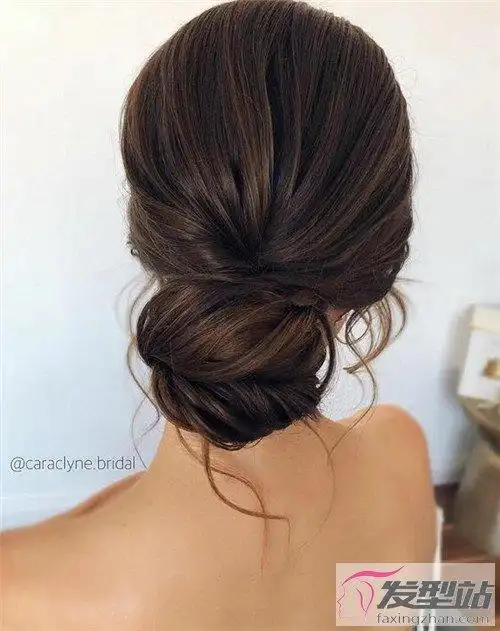 30 岁女士适合的盘发 优雅高贵低调内敛_发型站_最新流行发型设计发型