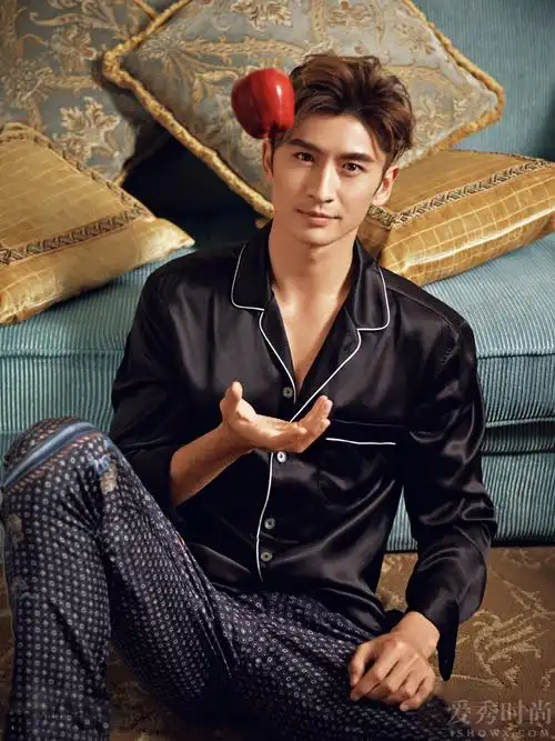 张云龙写真大片身材比例完美 衣领大开走痞帅风