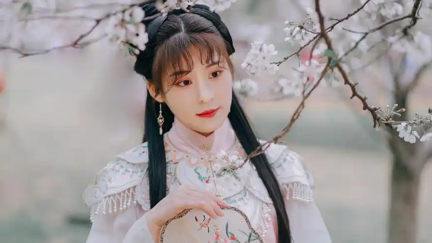 樱花下的古风女孩