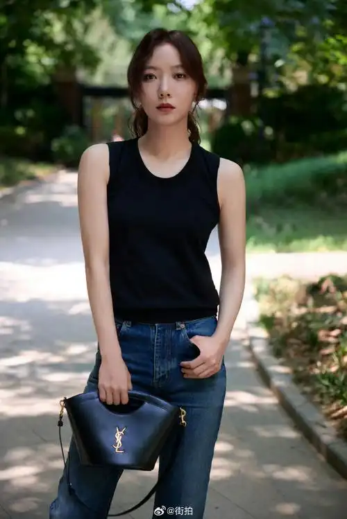 清澈自由,保持明媚.王珞丹美图掉落