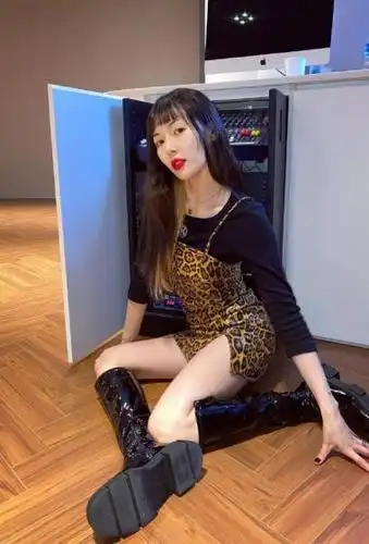 泫雅豹纹吊带裙性感撩人美照图片,金泫雅图片-第6图