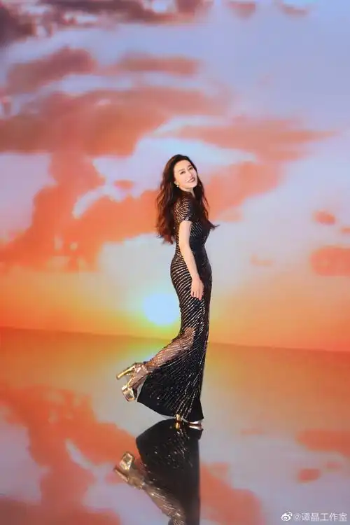 谭晶献唱穿过寒冬拥抱你